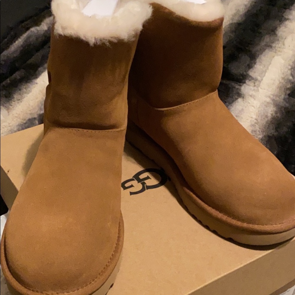 SOLD‼️‼️UGG Classic Mini Twist Boots Women’s 9 US